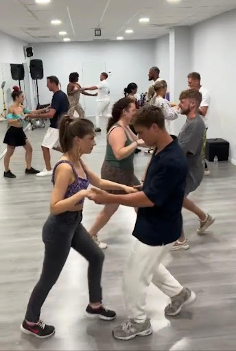 ¡Aprende a bailar con pasión en Andy Latin Dance!