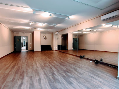 ¡Descubre el ritmo en Arcadia Dance Studio en Santa Coloma!