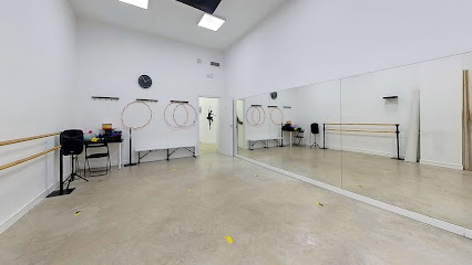 Escuela de baile Andanzas: Pasión y ritmo en movimiento Aprende a bailar en Artyka Escuela