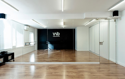Escuela de baile Andanzas: Pasión y ritmo en movimiento ¡Aprende a bailar en DANCE STUDIO VIC