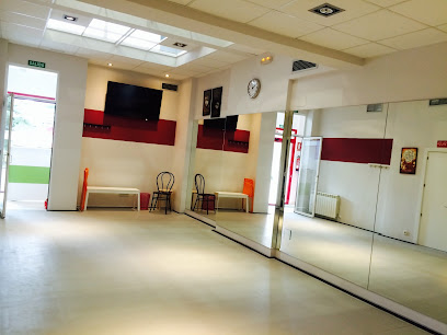 ¡Siente la magia del baile en Escuela Musas