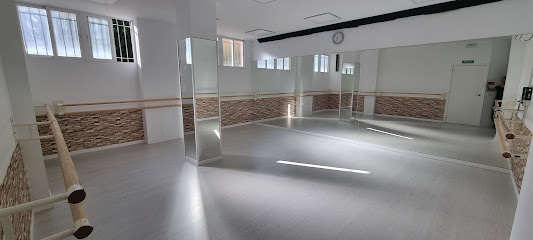 Escuela de baile Andanzas: Pasión y ritmo en movimiento Descubre Entrebailes: la academia de baile que triunfa en Madrid