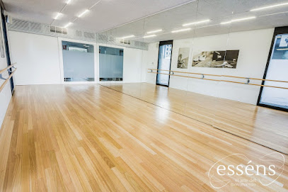 Escuela de baile Andanzas: Pasión y ritmo en movimiento Descubre la magia del baile en Esséns
