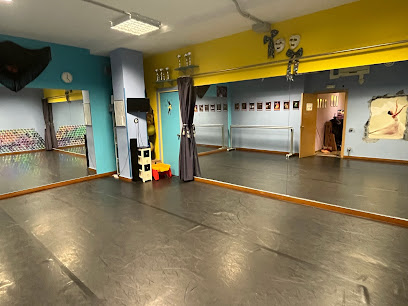 Escuela de baile Andanzas: Pasión y ritmo en movimiento ¡Descubre el arte del baile en Estudi Giselle