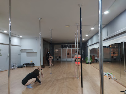 ¡Descubre el arte del baile en Exotic Coven Basauri!