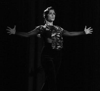 Escuela de baile Andanzas: Pasión y ritmo en movimiento ¡Aprende a bailar con estilo en la Academia Fefa Gomez de Alicante!
