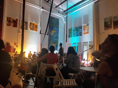Escuela de baile Andanzas: Pasión y ritmo en movimiento ¡Descubre el ritmo en la Academia de Baile Fractal en Alicante!