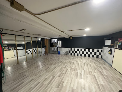 Escuela de baile Andanzas: Pasión y ritmo en movimiento ¡Siente el ritmo en From Favela Studio