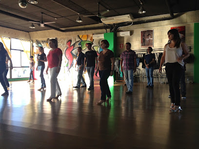 Escuela de baile Andanzas: Pasión y ritmo en movimiento ¡Gandía se mueve al ritmo de la Academia de Baile!