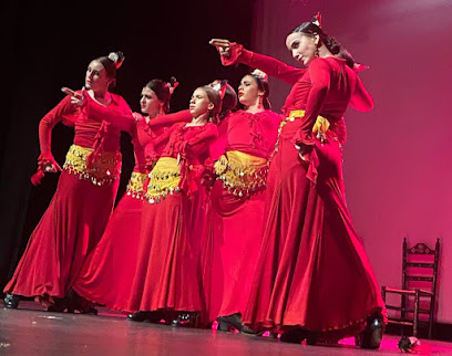 Escuela de baile Andanzas: Pasión y ritmo en movimiento Descubre el ritmo en Lola Moreno Danza