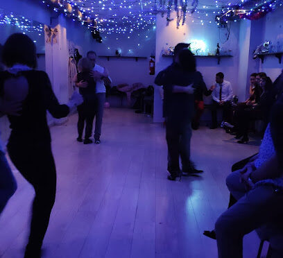 ¡Siente el ritmo en la mejor academia de baile Mambo en Oviedo!