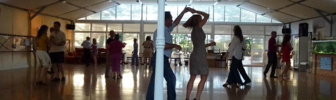 Escuela de baile Manolo Castelló: pasión y elegancia