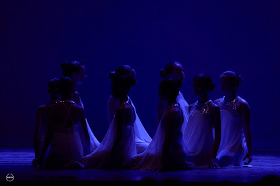 Escuela de baile Andanzas: Pasión y ritmo en movimiento ¡Siente la magia del baile en Maribel Ruiz Dance Studio!