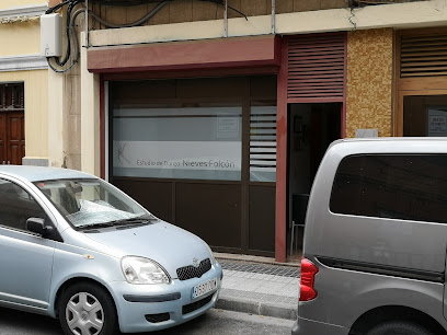 ¡Descubre el ritmo en la Academia Nieves Falcón en Las Palmas!