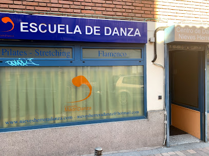 ¡Baila con pasión en la Academia Nieves Herrera en Madrid!