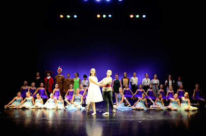 Escuela de baile Andanzas: Pasión y ritmo en movimiento ¡Baila con pasión en la Academia Noelia González Fernández!