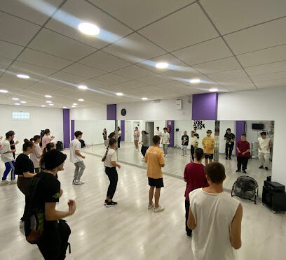 Escuela de baile Nou Estil Salou - Aprende a bailar con estilo