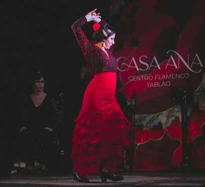 Escuela de baile Andanzas: Pasión y ritmo en movimiento ¡Aprende a bailar en Granada con Viator!