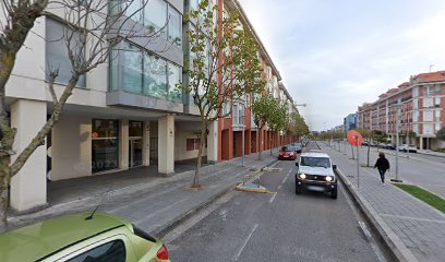 Escuela de baile Andanzas: Pasión y ritmo en movimiento ¡Siente la pasión por el baile en Santander con Raquel Puente!