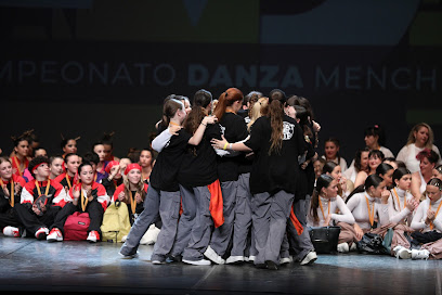 Escuela de baile Andanzas: Pasión y ritmo en movimiento ¡Descubre el ritmo en Second Home Studio Tarragona!