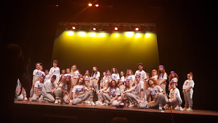 Escuela de baile Andanzas: Pasión y ritmo en movimiento ¡Siente el ritmo en Soul Dance Granada!
