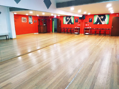 Escuela de baile Andanzas: Pasión y ritmo en movimiento ¡Descubre la magia del tango en Gijón con Tango Brujo!
