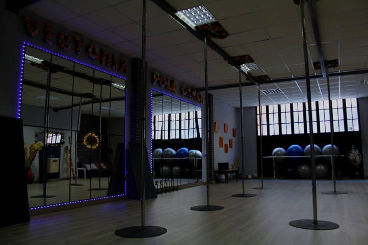 Escuela de baile VICTORIA POLE DANCE: Clases de pole dance