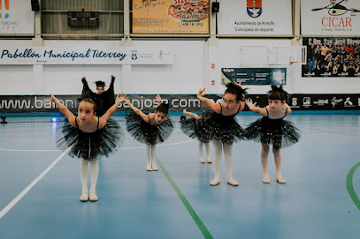 Escuela de baile Andanzas: Pasión y ritmo en movimiento ¡Aprende a bailar con Xtreme Up en Arrecife!