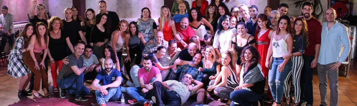 Sala de baile Atrévete en Torremolinos: Un lugar vibrante y acogedor donde disfrutar de la mejor música latina para bailar salsa y bachata.