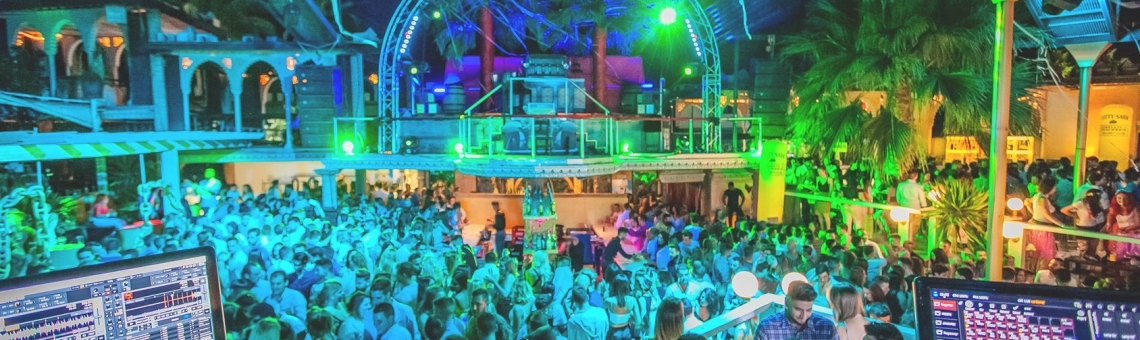 Babilonia Summer Club en Granada es una sala de baile con ambiente caribeño donde se puede disfrutar de la mejor música de salsa y bachata.