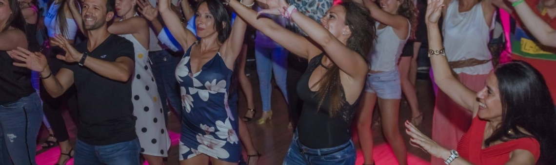 La Sala de baile Comercial La Habana en Móstoles es un espacio vibrante donde se disfruta de la mejor música latina para bailar salsa y bachata.