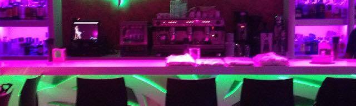 La sala de baile La Bohemia en Roquetas de Mar es un lugar emblemático donde se disfruta de la salsa y la bachata en un ambiente único y acogedor.