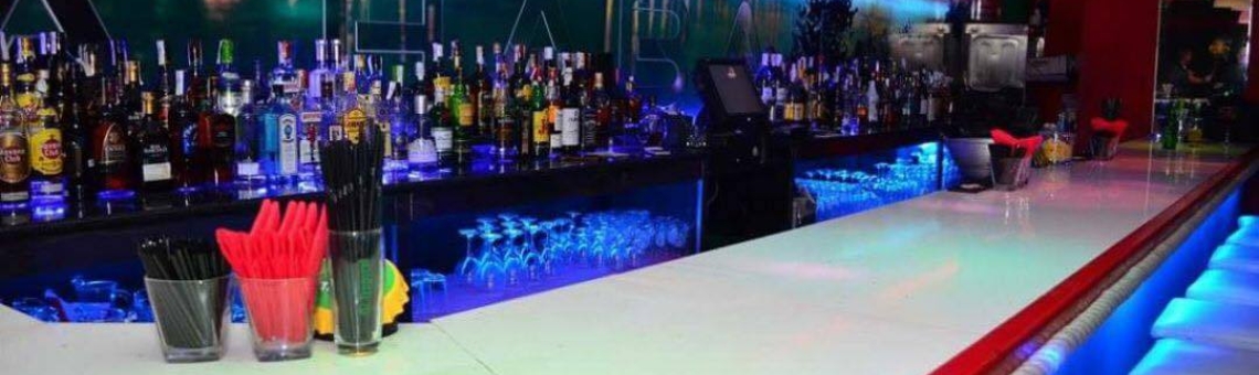 La sala de baile Pequeña Habana en Las Palmas de Gran Canaria es un lugar emblemático donde disfrutar de la salsa y la bachata en un ambiente latino y acogedor.