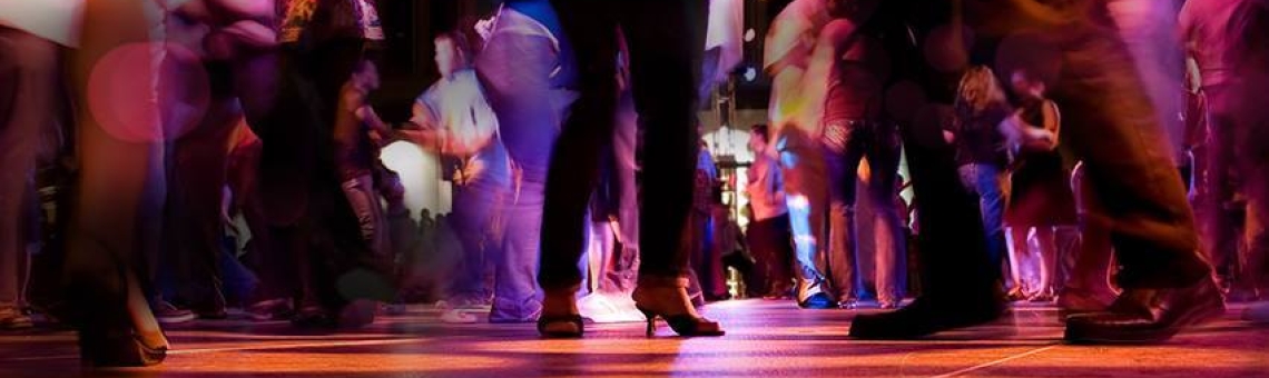 La sala de baile Tres Setenta en San José de la Rinconada es un lugar vibrante y acogedor donde disfrutar de la mejor música latina para bailar salsa y bachata.