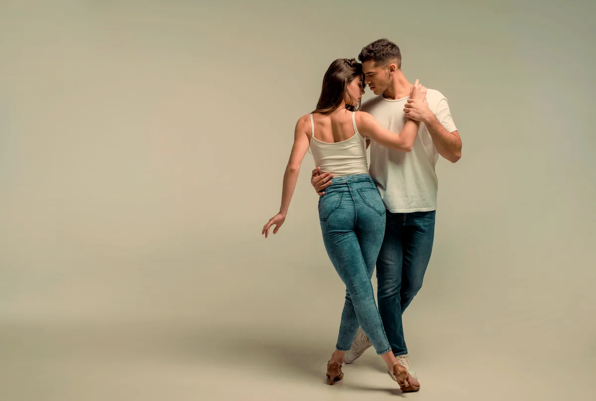 Imagen de Portada de Las 2 Mejores salas donde bailar Salsa y Bachata en Lleida