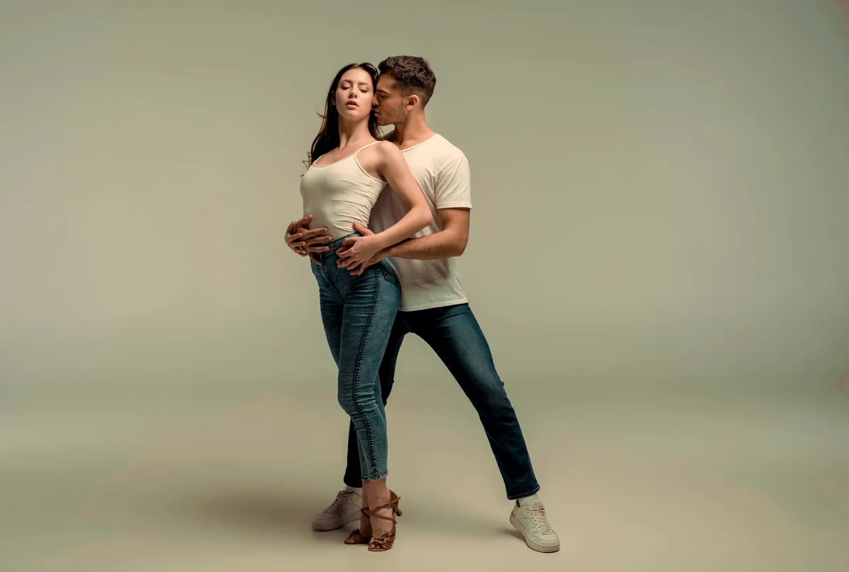Imagen de Portada de Las 3 Mejores Clases de Salsa y Bachata en Alfaz del Pi