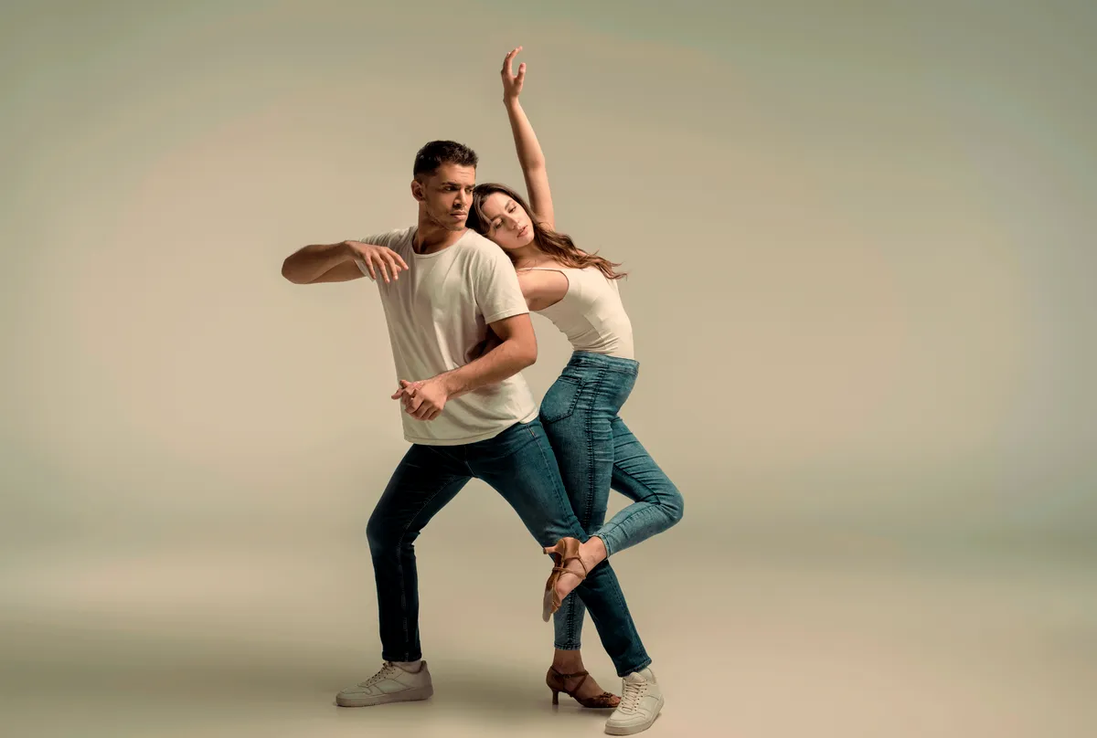 Imagen de Portada de Las 9 Mejores Clases de Salsa y Bachata en Huesca