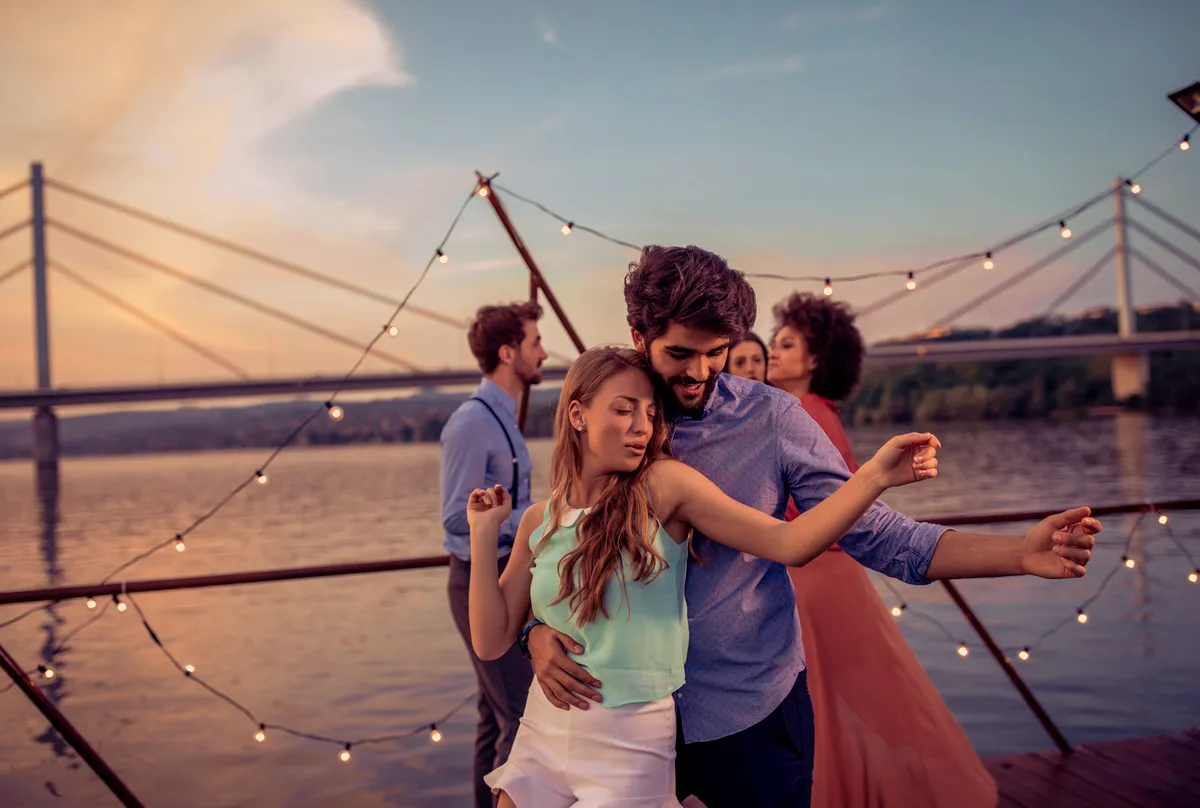 Imagen de Portada de Las 4 Mejores Clases de Salsa y Bachata en Esplugues de Llobregat