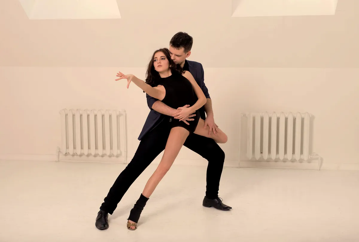 Imagen de Portada de Las 6 Mejores Clases de Salsa y Bachata en Segovia
