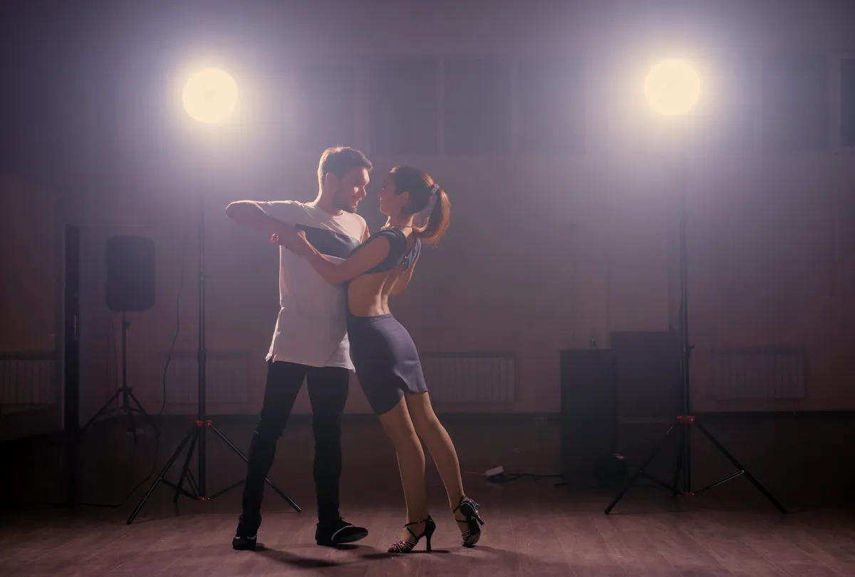 Imagen de Portada de Las 50+ Mejores Clases de Salsa y Bachata en Sevilla