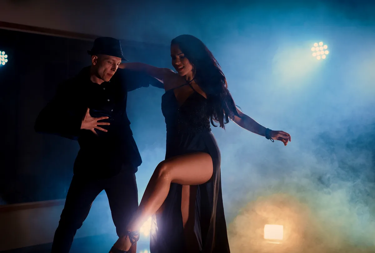Imagen de Portada de Las 6 Mejores Clases de Salsa y Bachata en Asturias